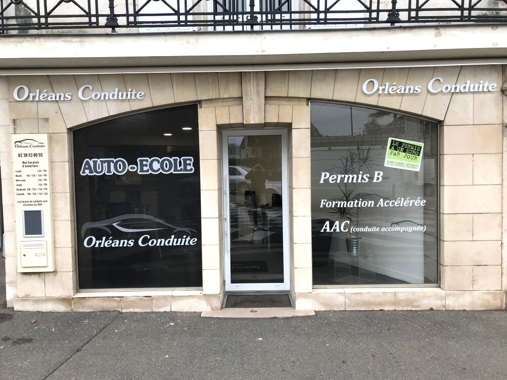 Devanture de l'agence Orléans Conduite du Faubourg Bourgogne